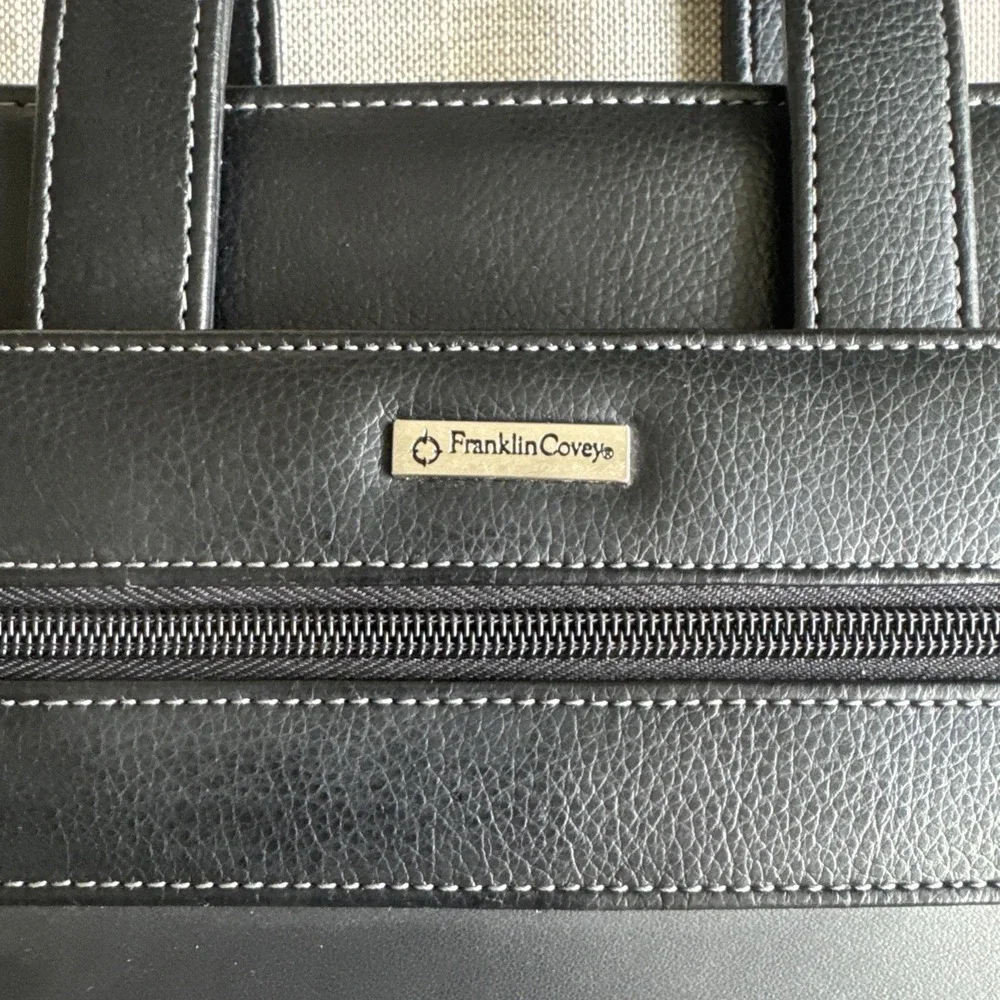 Franklin Covey Black Planner 3 Ring Binder Organizer Handles Leather Calculator
